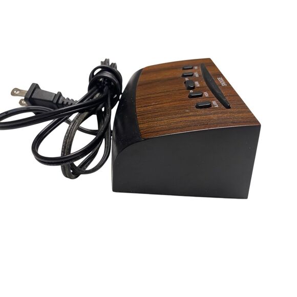 AcuRite Digital Alarm Clock Wood Grain LED Red Display Model 47567 Vintage - Picture 9 of 15